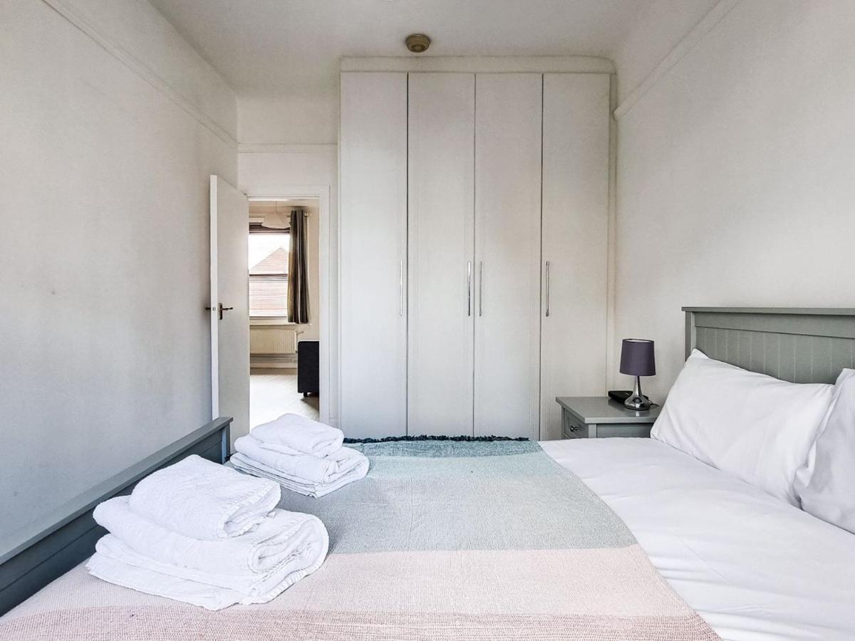 Pass The Keys Wimbledon Hideaway Appartement Londen Buitenkant foto