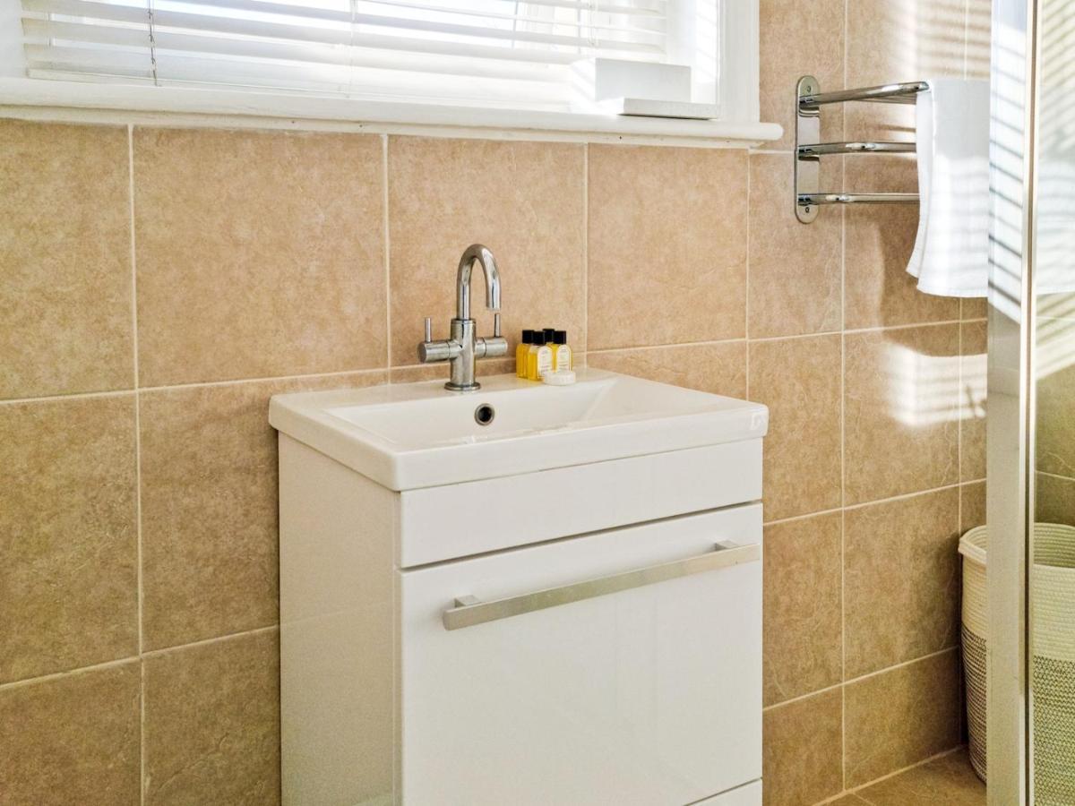 Pass The Keys Wimbledon Hideaway Appartement Londen Buitenkant foto