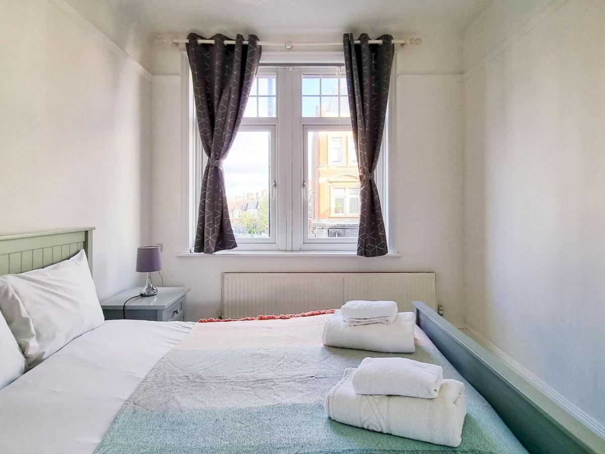 Pass The Keys Wimbledon Hideaway Appartement Londen Buitenkant foto