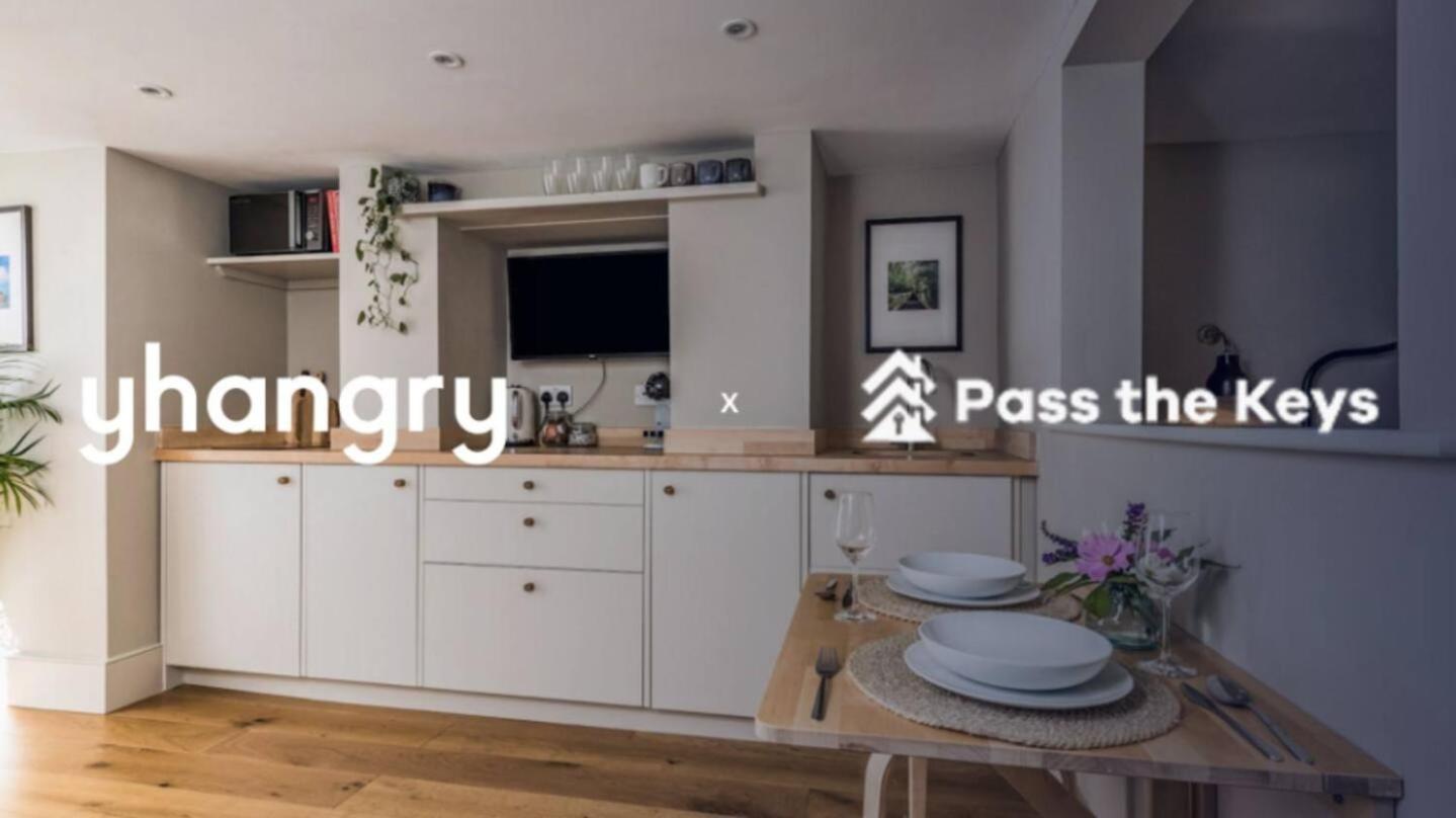 Pass The Keys Wimbledon Hideaway Appartement Londen Buitenkant foto